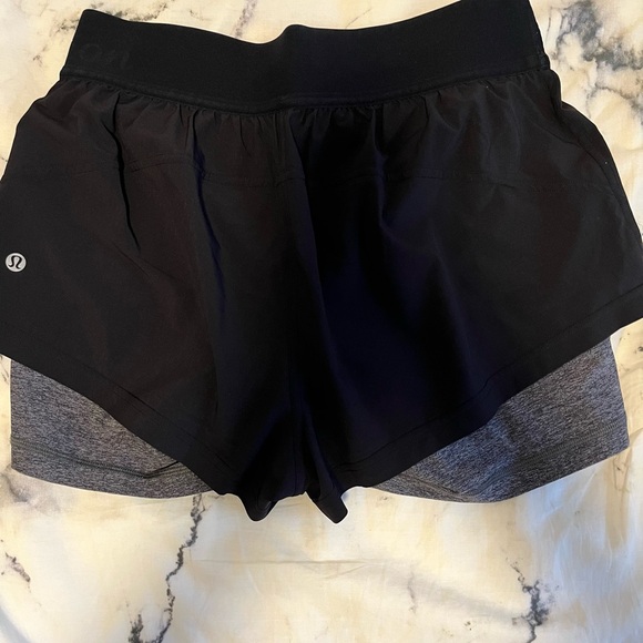 Lululemon 2 in 1 shorts - Picture 3 of 4